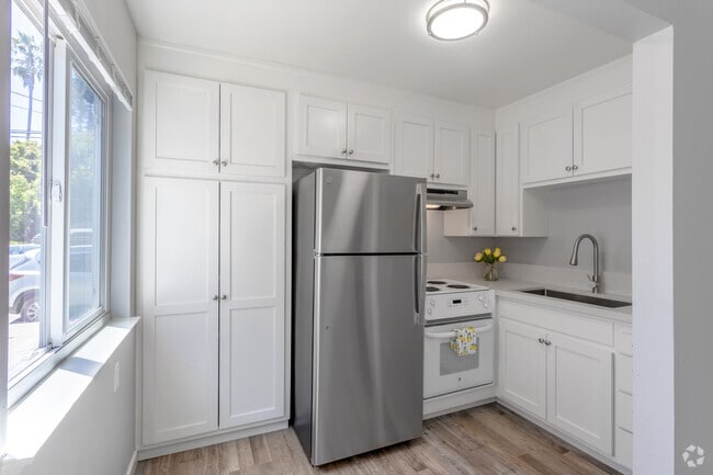 1BR, 1BA - Kitchen