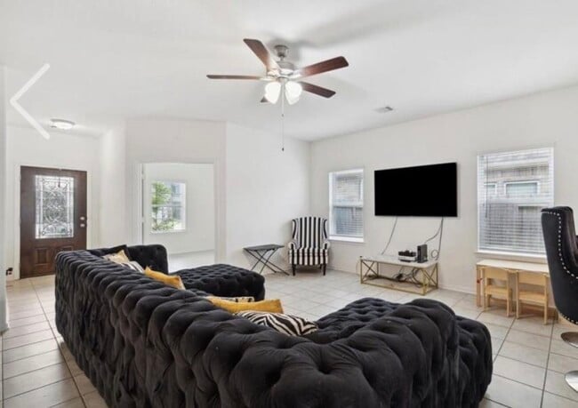 Photo - 8711 Willet St