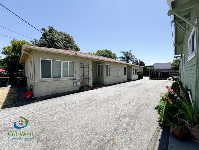 $2,795 - Darling 2 Bedroom 1 Bathroom Dupl... - $2,795 - Darling 2 Bedroom 1 Bathroom Dupl... Apartment Unit 476
