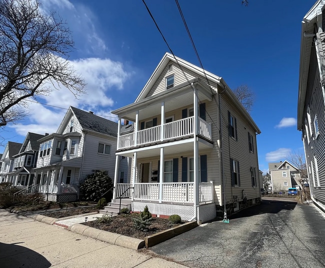 Building Photo - 29 Watts St Unit 2