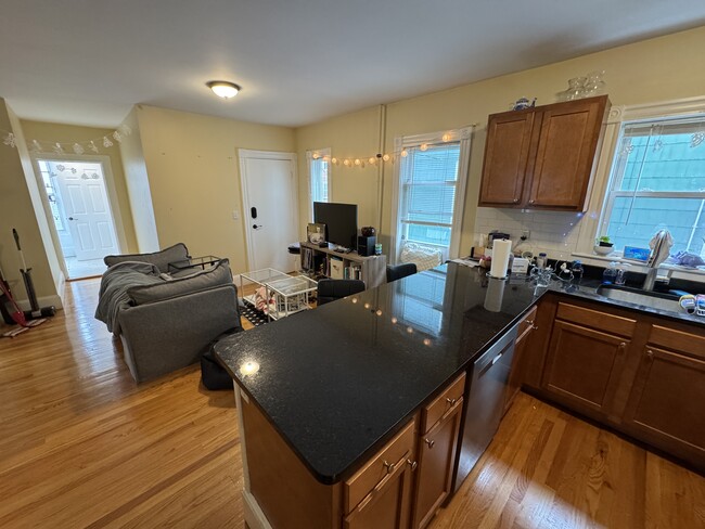 Building Photo - 44 Gorham St Unit 4R