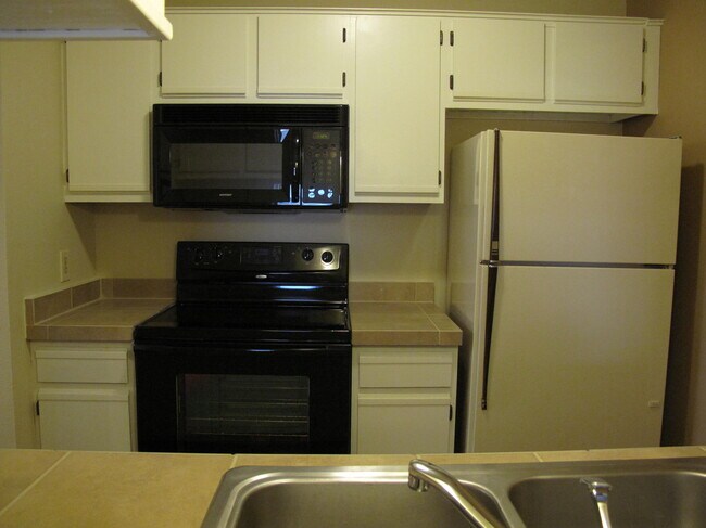 Kitchen - 218 N Texas Blvd