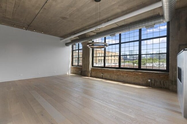 Building Photo - 17 N Loomis St Unit 4M