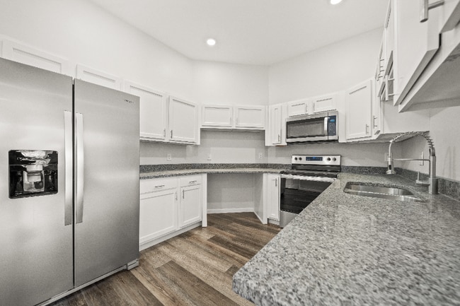 Photo - 890 Clinton Springs Ave Unidad 1