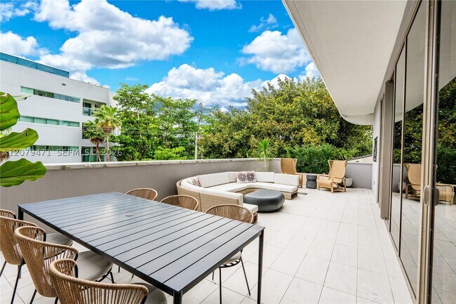 2678 Tigertail Ave Unit 202