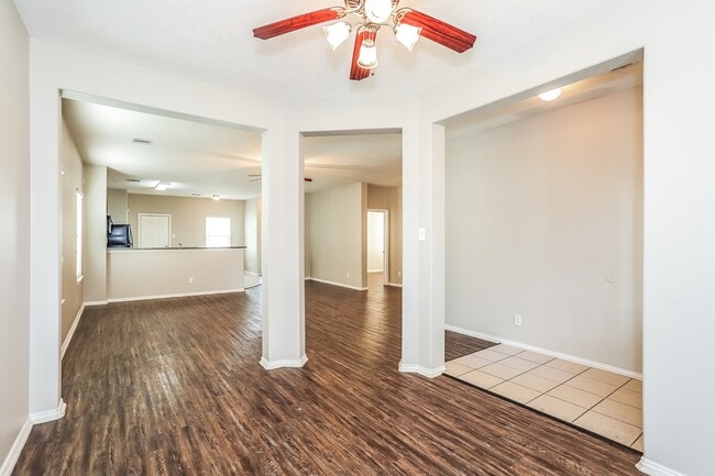 Photo - 7006 Orchid St