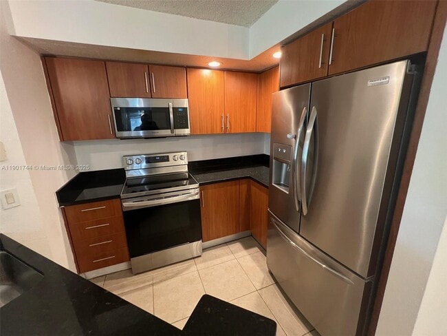 Building Photo - 3410 Pinewalk Dr N Unit 812