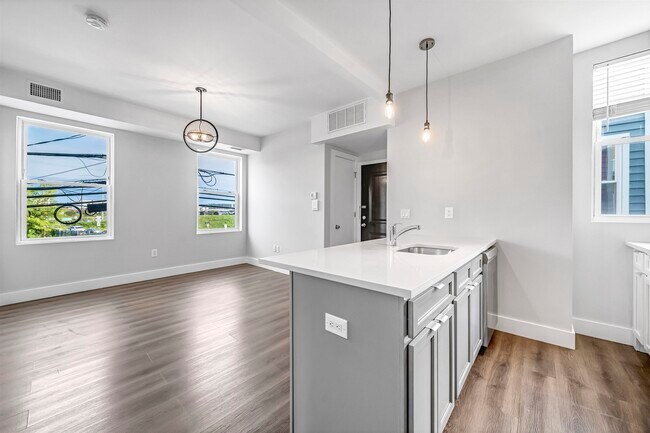 Photo - 91 E 21st St Unit 1