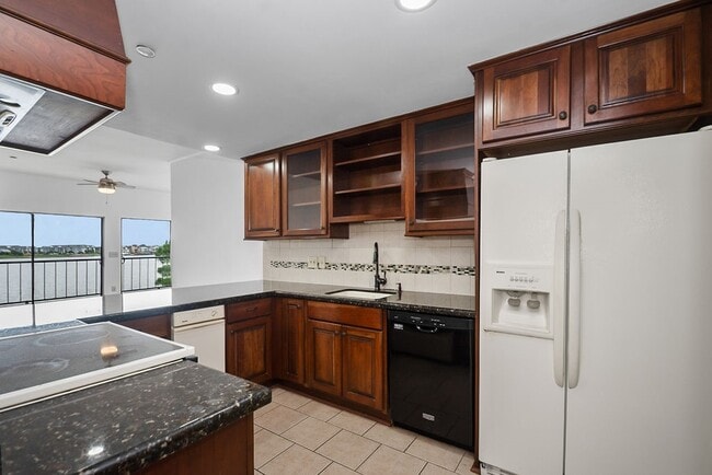 Building Photo - 401 Lakeside Ln Unit 311