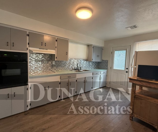 Photo - !!Scheduled showing for 3/25 @ 3:30-3:40 !!1Cute cozy 2 bedroom 1 bath with water , sewage , garb...