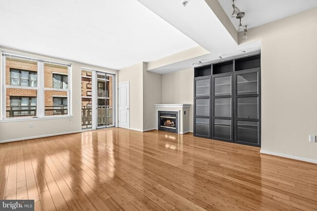 Building Photo - 715 6th St NW Unit 904