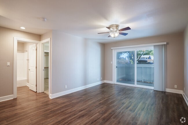 1BR, 1BA - 596SF - Living Area