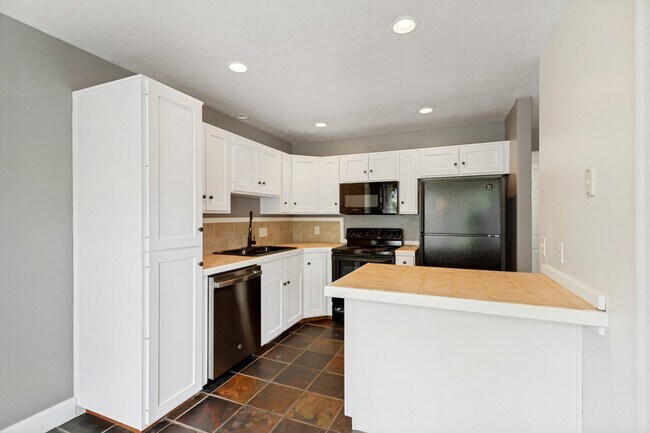 1137 Holmes Creek Ln
