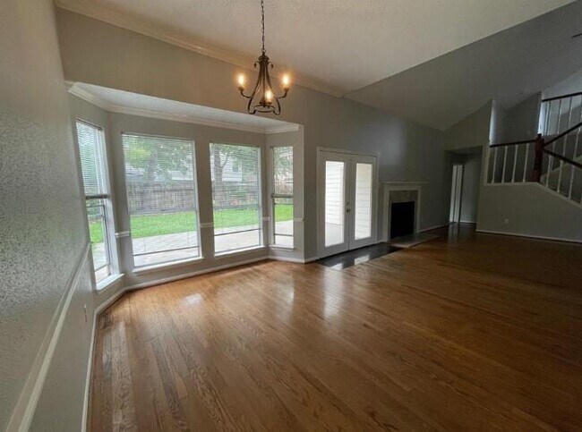 Photo - 2926 Lakefield Way