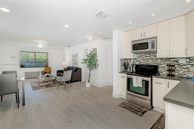 Photo - 201 Columbus Pkwy Unit B