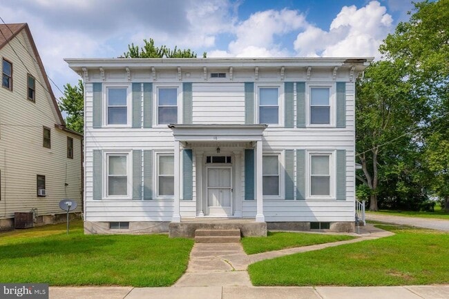Building Photo - 18 Main St Rental