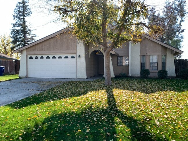 Building Photo - 4525 Trumbull Dr