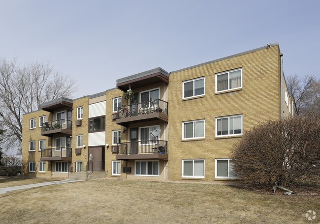 Seven Eleven Apartments - Seven Eleven Apartments