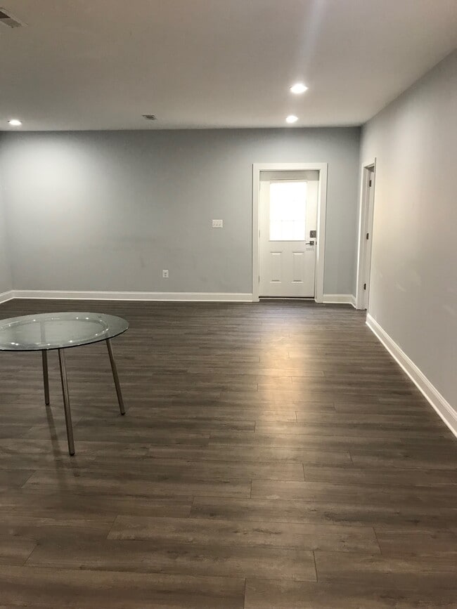 Photo - 12602 Thompson Rd Unidad Onebed basement plus hall