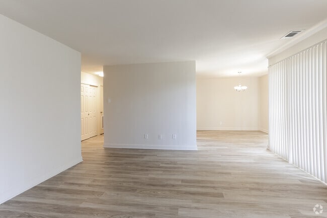 3BR , 1,5BA - 1,125 SF