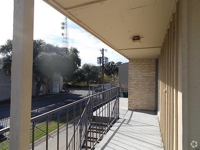 Building Photo - 4524 Amesbury Dr Unit C Rental