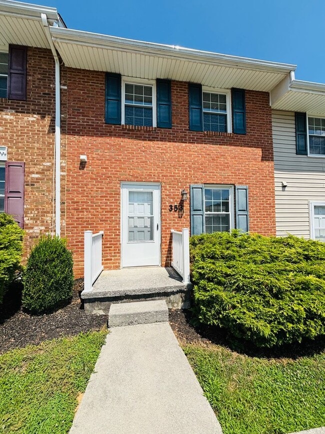 Photo - * RE-RENTAL AVAILABLE 1/7/26 * 2 Bedroom, 1.5 Townhouse