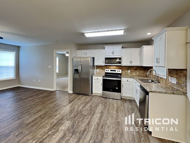 Photo - 1657 Lemming Dr SE