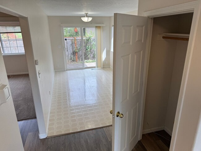 Photo - 2595 Sage St