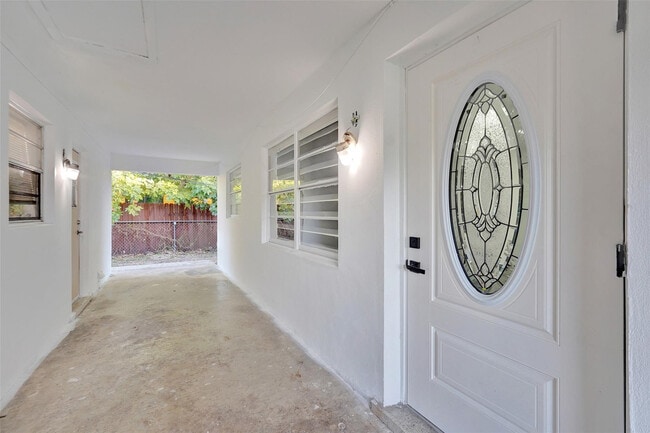 Building Photo - 5310 NW 16th St Unit C