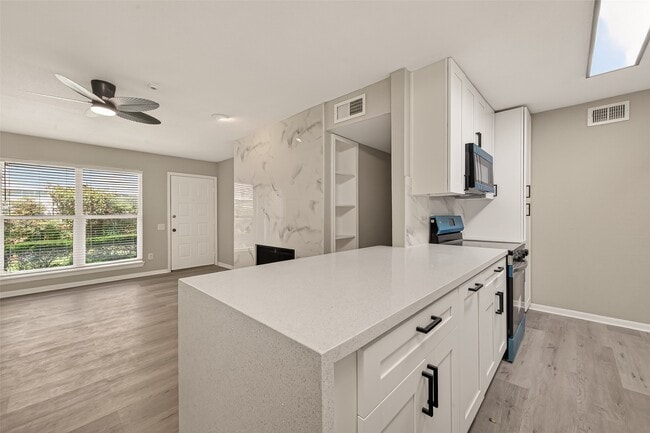 Photo - 1860 White Oak Dr Unit 311
