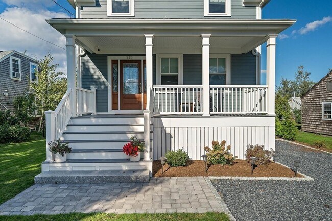 Photo - 215 Canal St