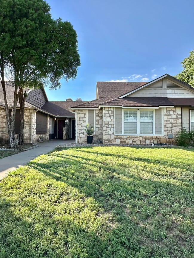 COMING SEPTEMBER 2025 - Updated 3 Bedroom ... - COMING SEPTEMBER 2025 - Updated 3 Bedroom ... House