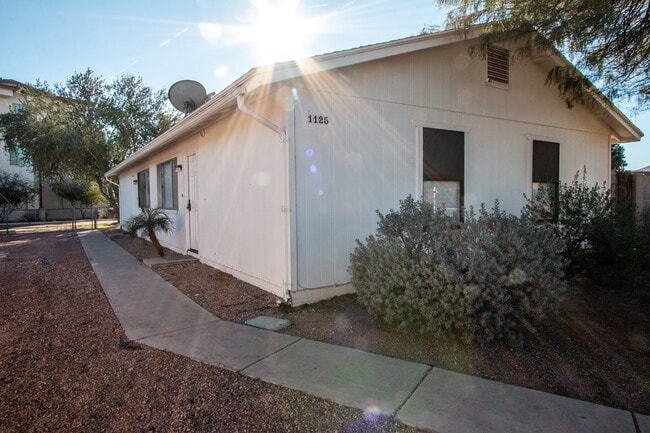 Photo - 1125 N Oleander St