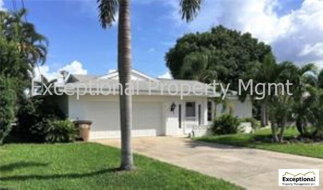 Building Photo - 3 Bedroom 2 Bath- POOL HOME!! Available ea...