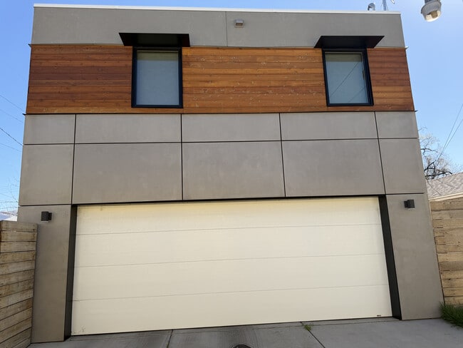 Garage Entrance - 806 S Jefferson St Unit B