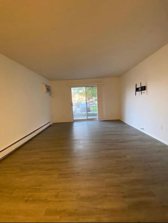 Photo - 1980 Axtell Dr Unit 4