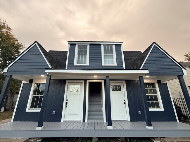 Building Photo - 5238 Pease St Unit 2