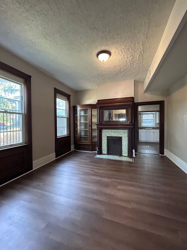 Spacious 4-Bedroom House Near Brighton Hei... - House Rental in ...