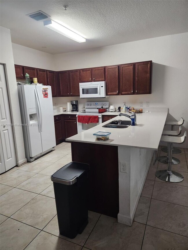 Photo - 260 NW 109th Ave Unidad 221 Rental