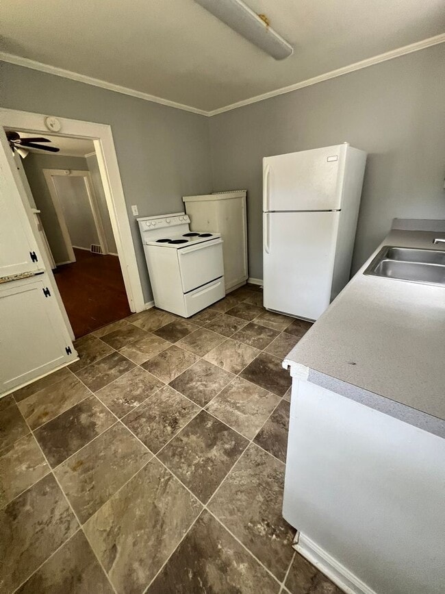 Photo - 3 bedroom home Great location!