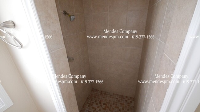 Photo - 1735 E 10th St