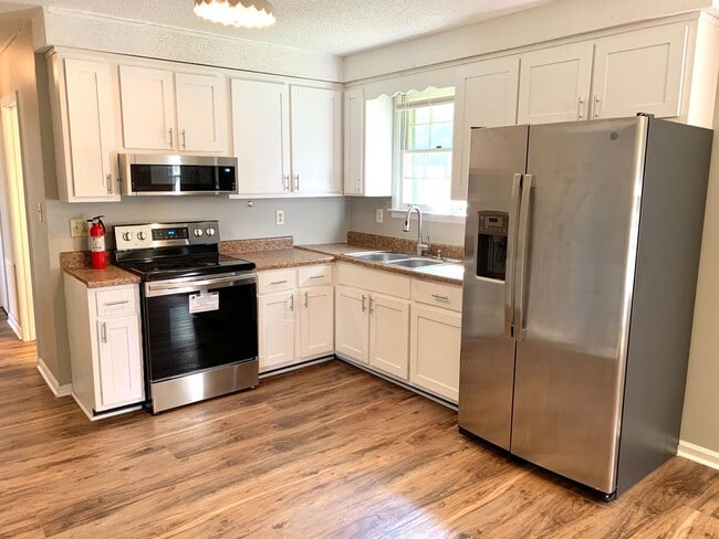 Photo - 2425 Pendleton Dr