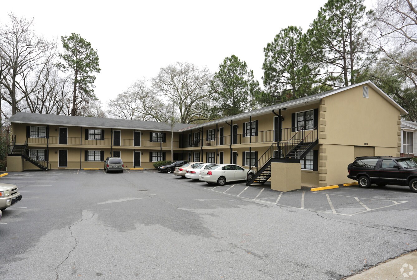 Park Court - Park Court Apartments