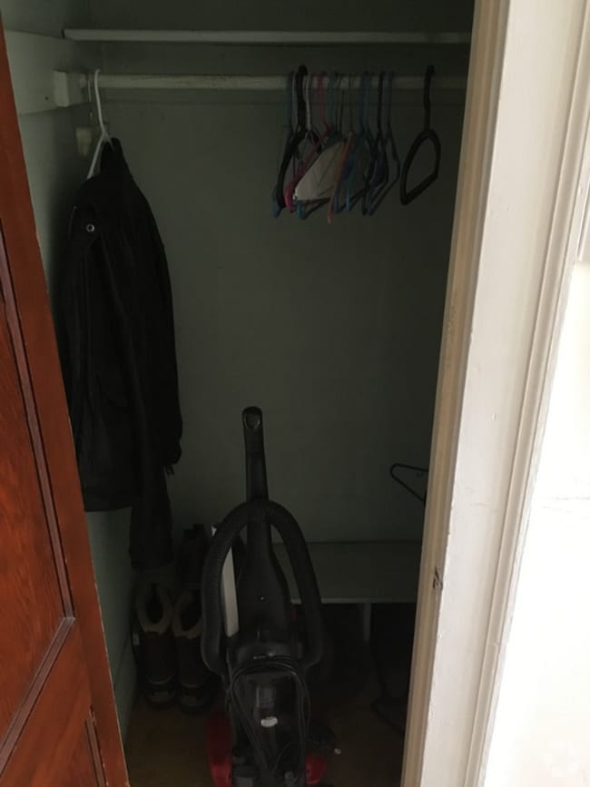 Building Photo - Spacious & Stylish 2BR Apartment - Prime W... Unit 2