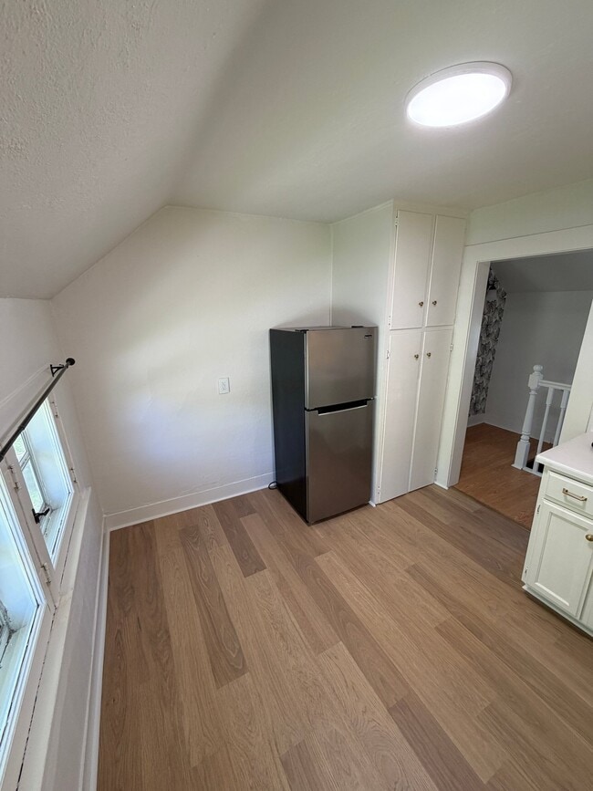 Photo - 315 N Maple St Unidad # 2 Upstairs