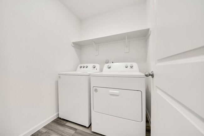 Building Photo - 10314 Valley Vista Dr