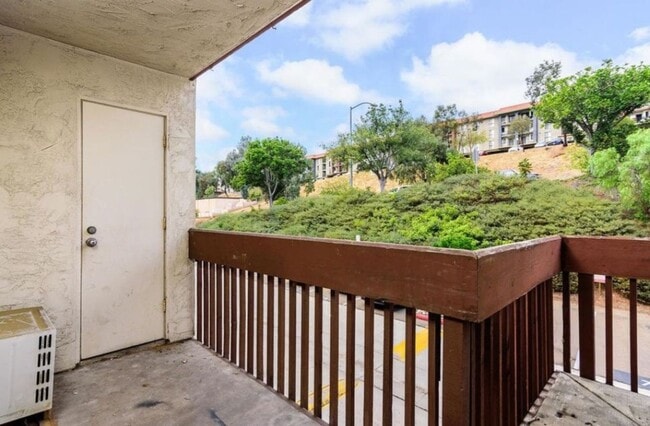 Building Photo - Spacious and Comfortable Condo - A/C - Central Location - Great Amenities - Natural Light