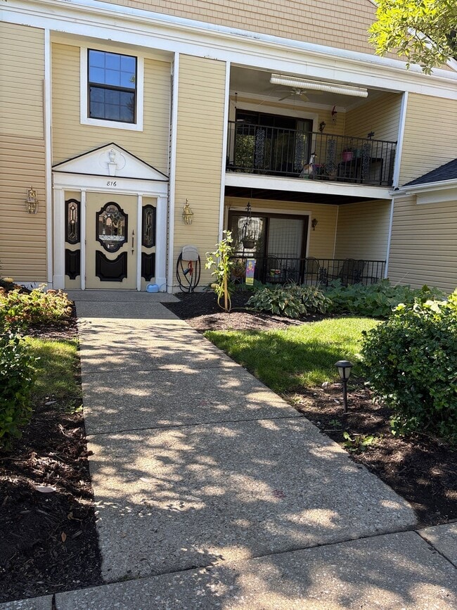Photo - 816 Washburn Ave