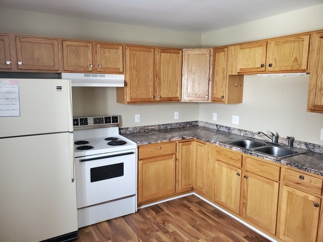 Photo - Claremont Block Apartments/Commercials Unit 115