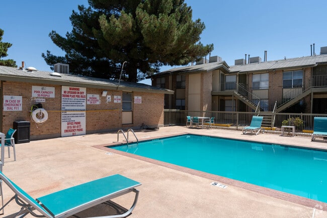 Piscina - Trevino Place Apartments